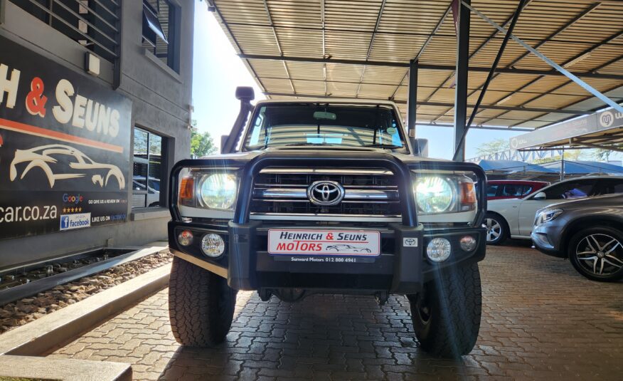 Toyota Land Cruiser 79 4.5D-4D LX V8 Double Cab