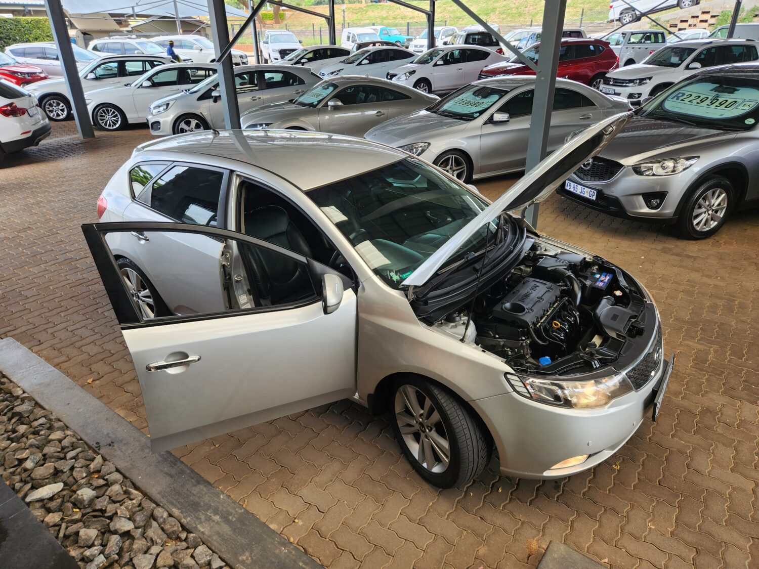 Kia Cerato Hatch 2.0 SX Auto