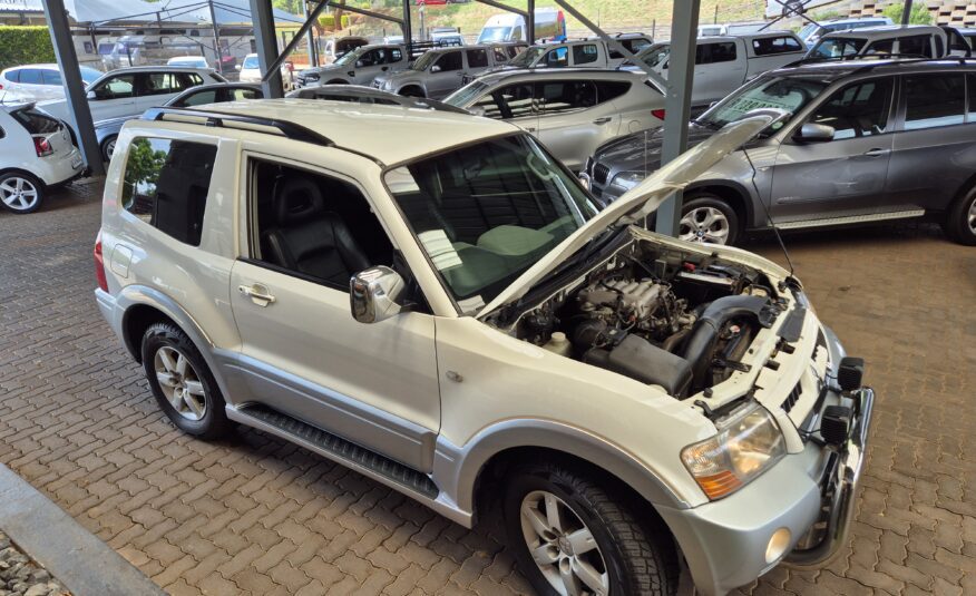 Mitsubishi Pajero 3-Door 3.8 GLS