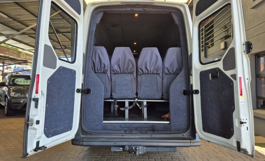 Volkswagen Crafter 50 2.0TDI XLWB 23-Seater