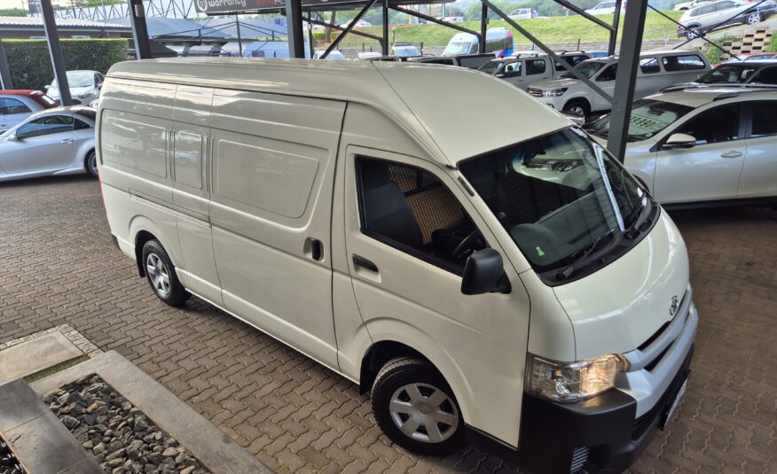 Toyota Quantum 2.5D-4D S-Long Panel Van