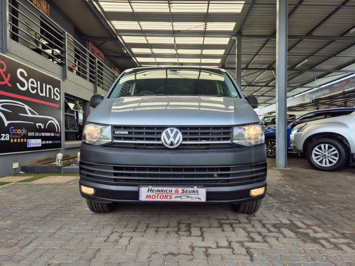 Volkswagen Transporter 2.0BiTDI Crew Bus LWB 4Motion Auto