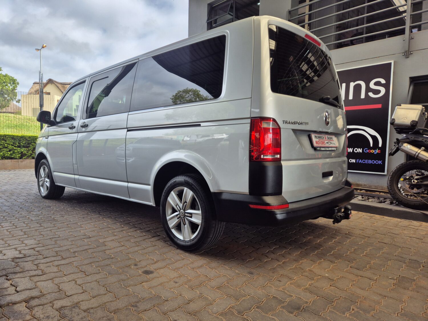 Volkswagen Transporter 2.0BiTDI Crew Bus LWB 4Motion Auto
