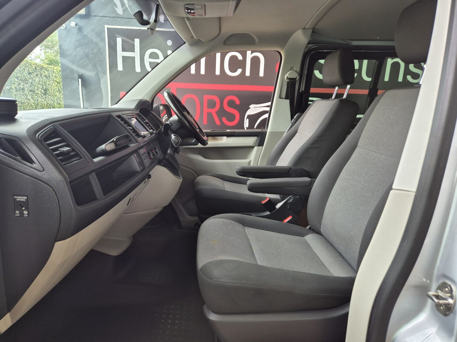 Volkswagen Transporter 2.0BiTDI Crew Bus LWB 4Motion Auto