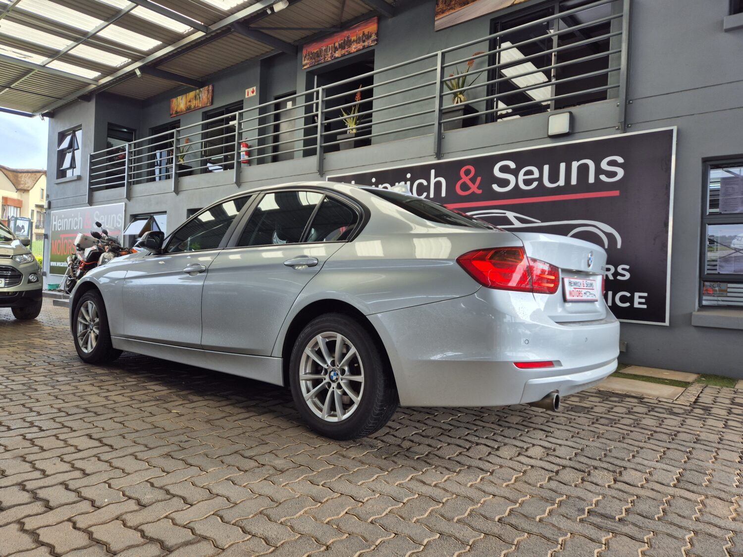 BMW 3 Series 320i auto