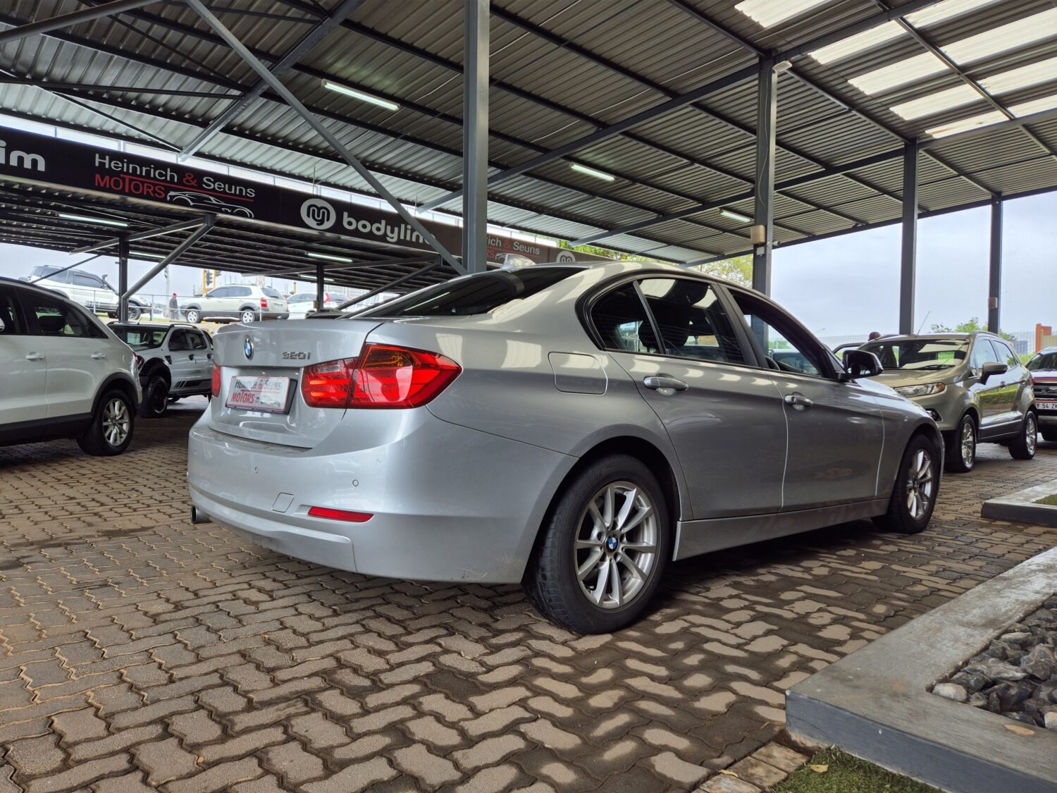 BMW 3 Series 320i auto