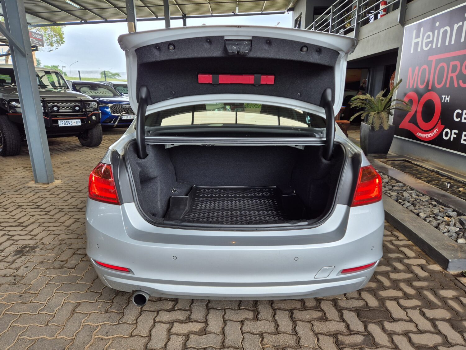 BMW 3 Series 320i auto