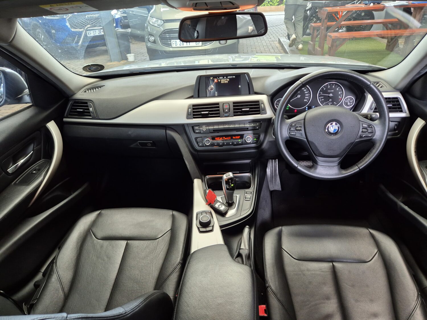 BMW 3 Series 320i auto