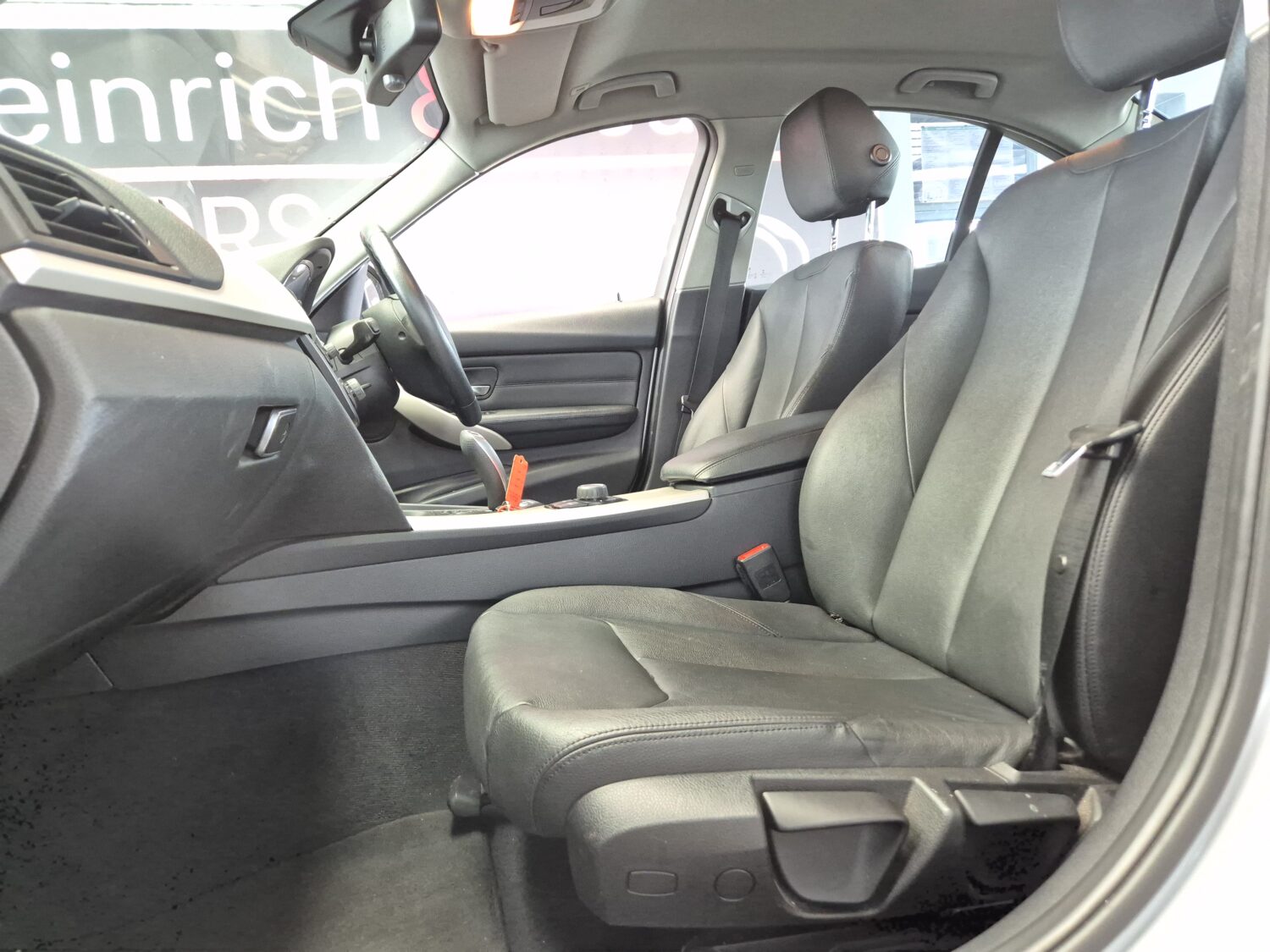 BMW 3 Series 320i auto