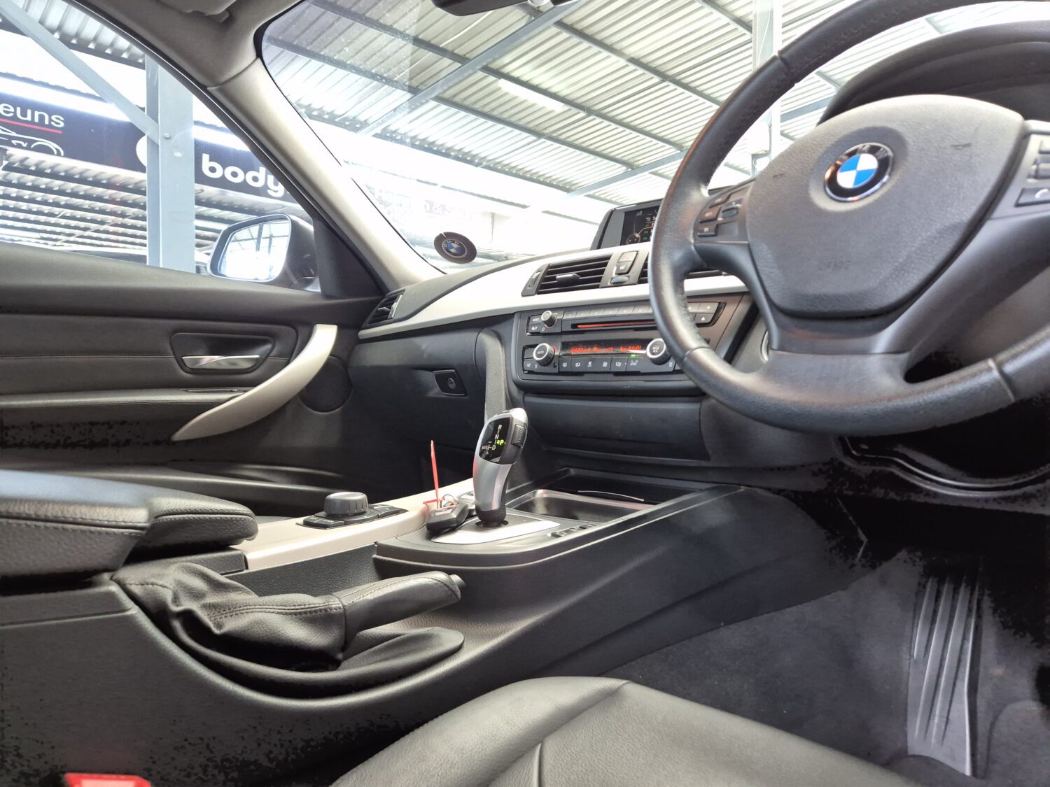 BMW 3 Series 320i auto