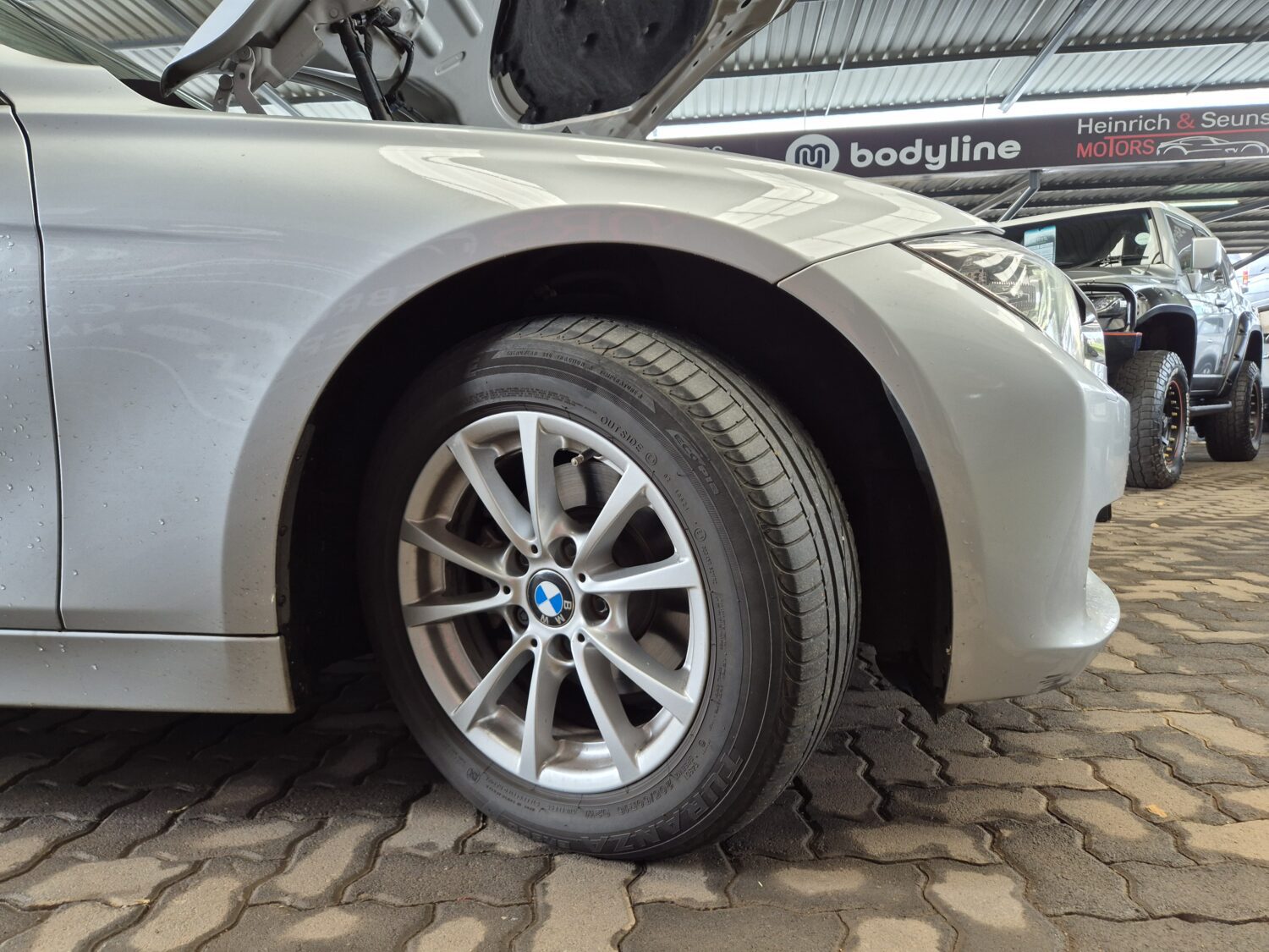 BMW 3 Series 320i auto