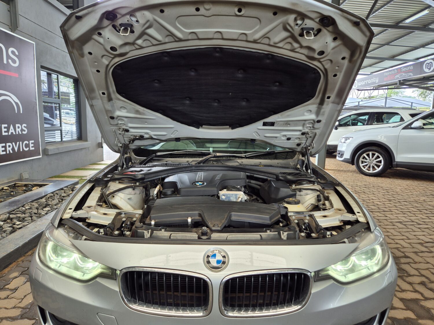 BMW 3 Series 320i auto