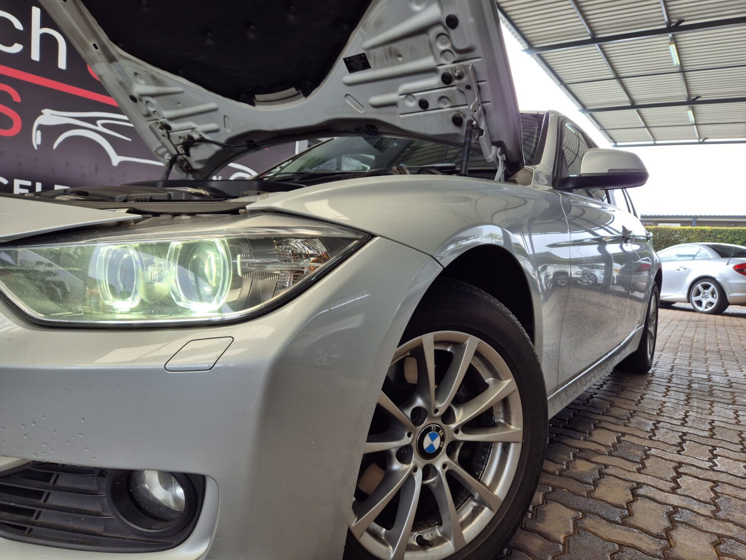 BMW 3 Series 320i auto