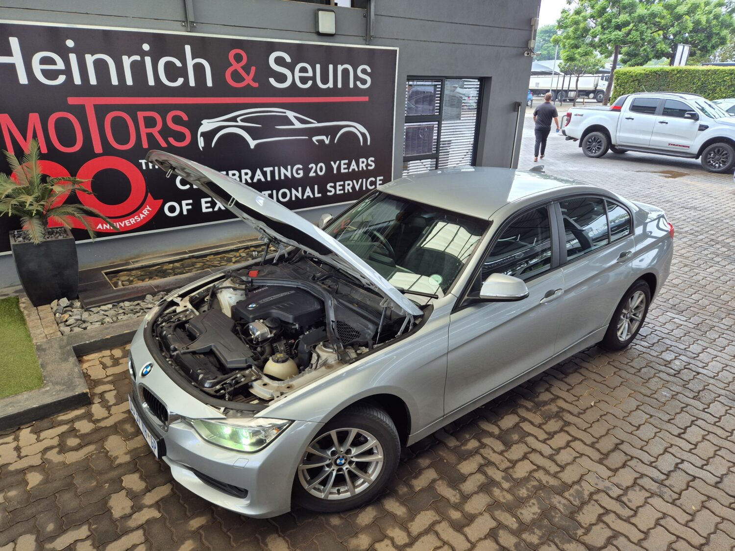 BMW 3 Series 320i auto