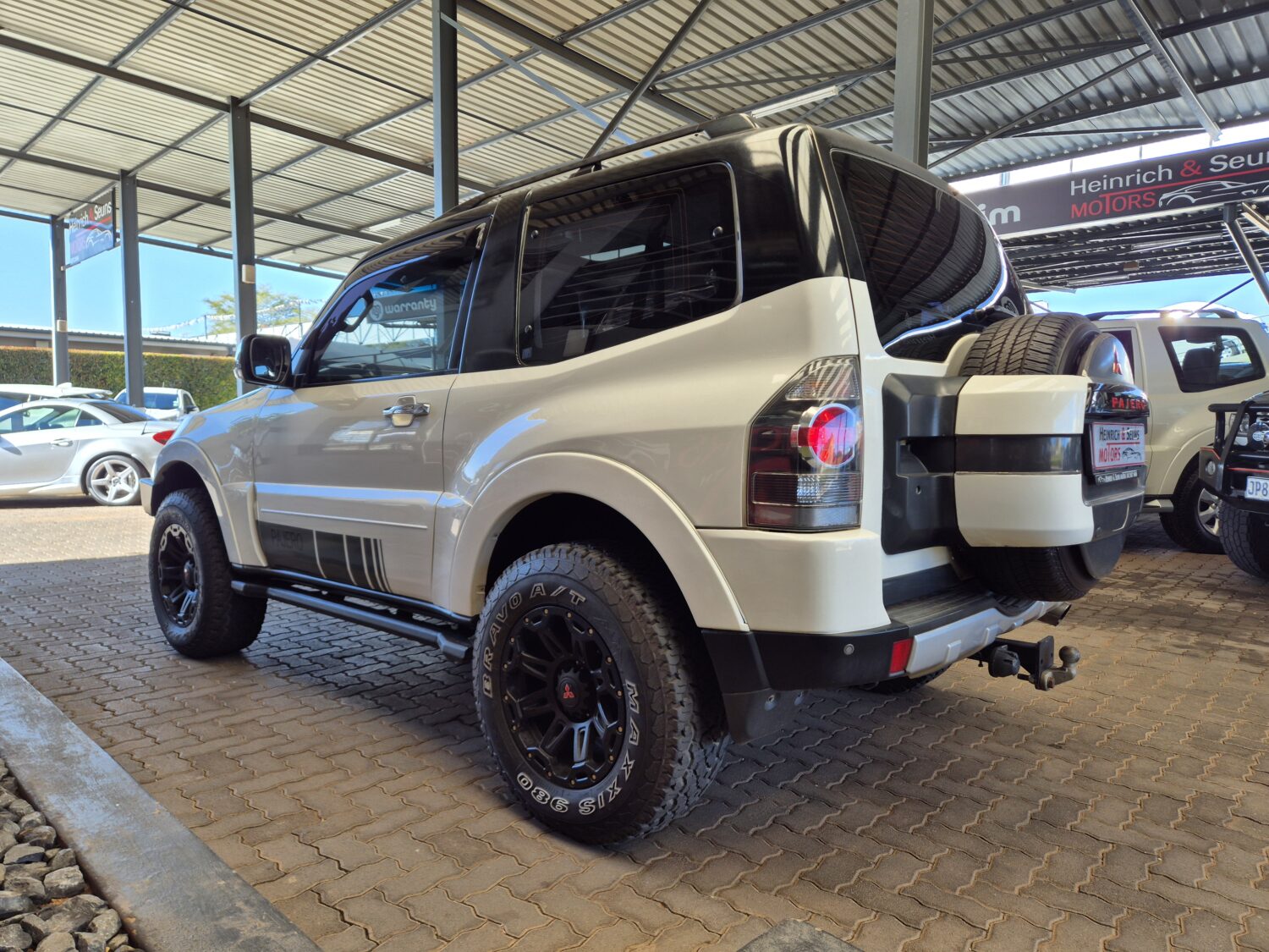 Mitsubishi Pajero 3-Door 3.8 GLS