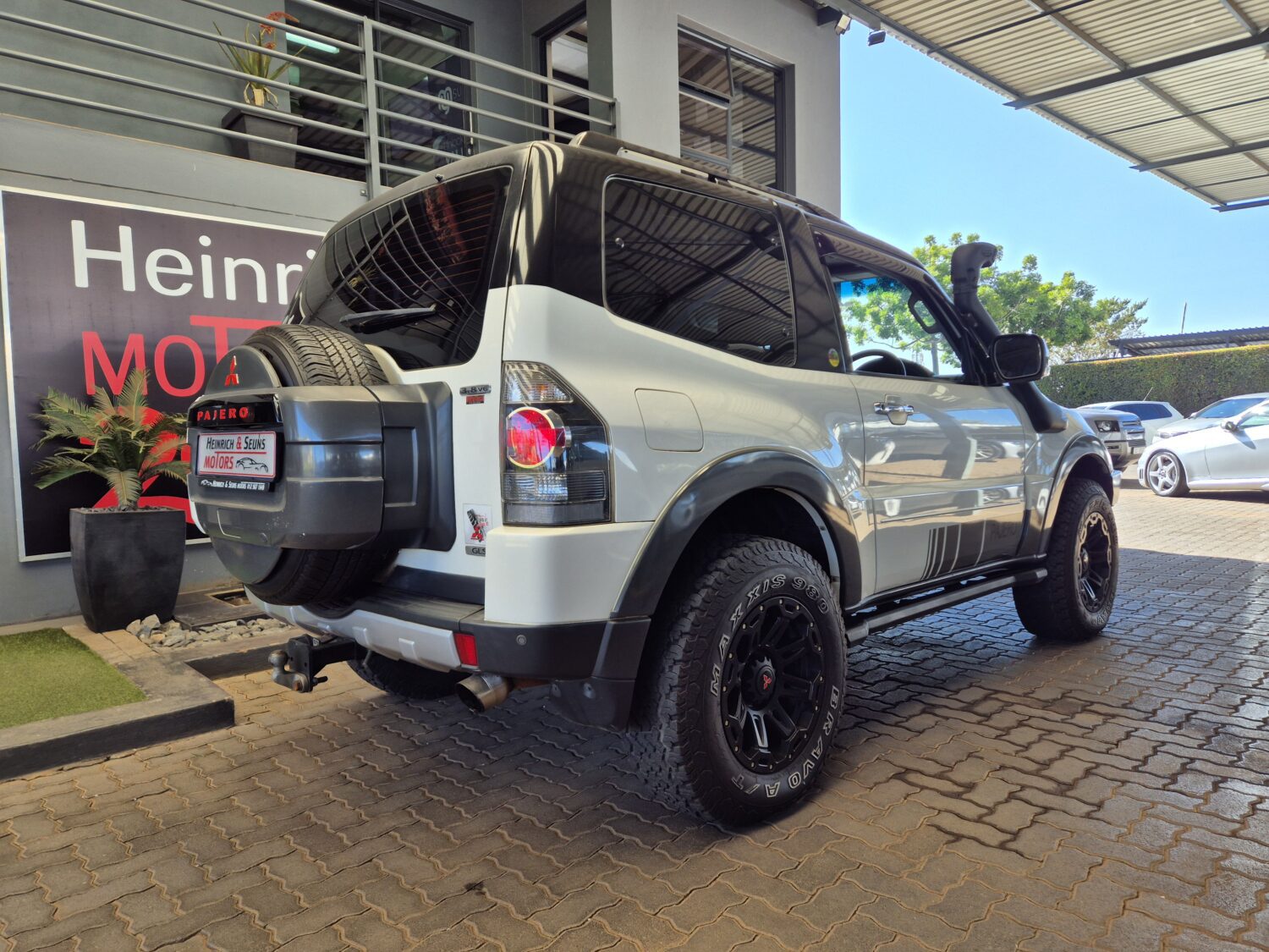 Mitsubishi Pajero 3-Door 3.8 GLS