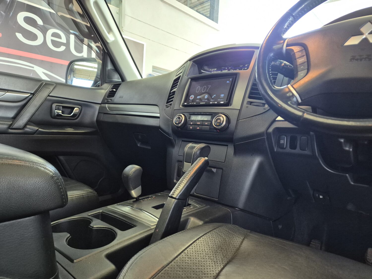 Mitsubishi Pajero 3-Door 3.8 GLS