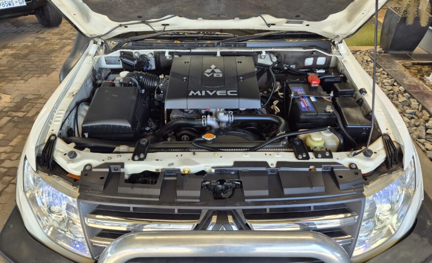 Mitsubishi Pajero 3-Door 3.8 GLS