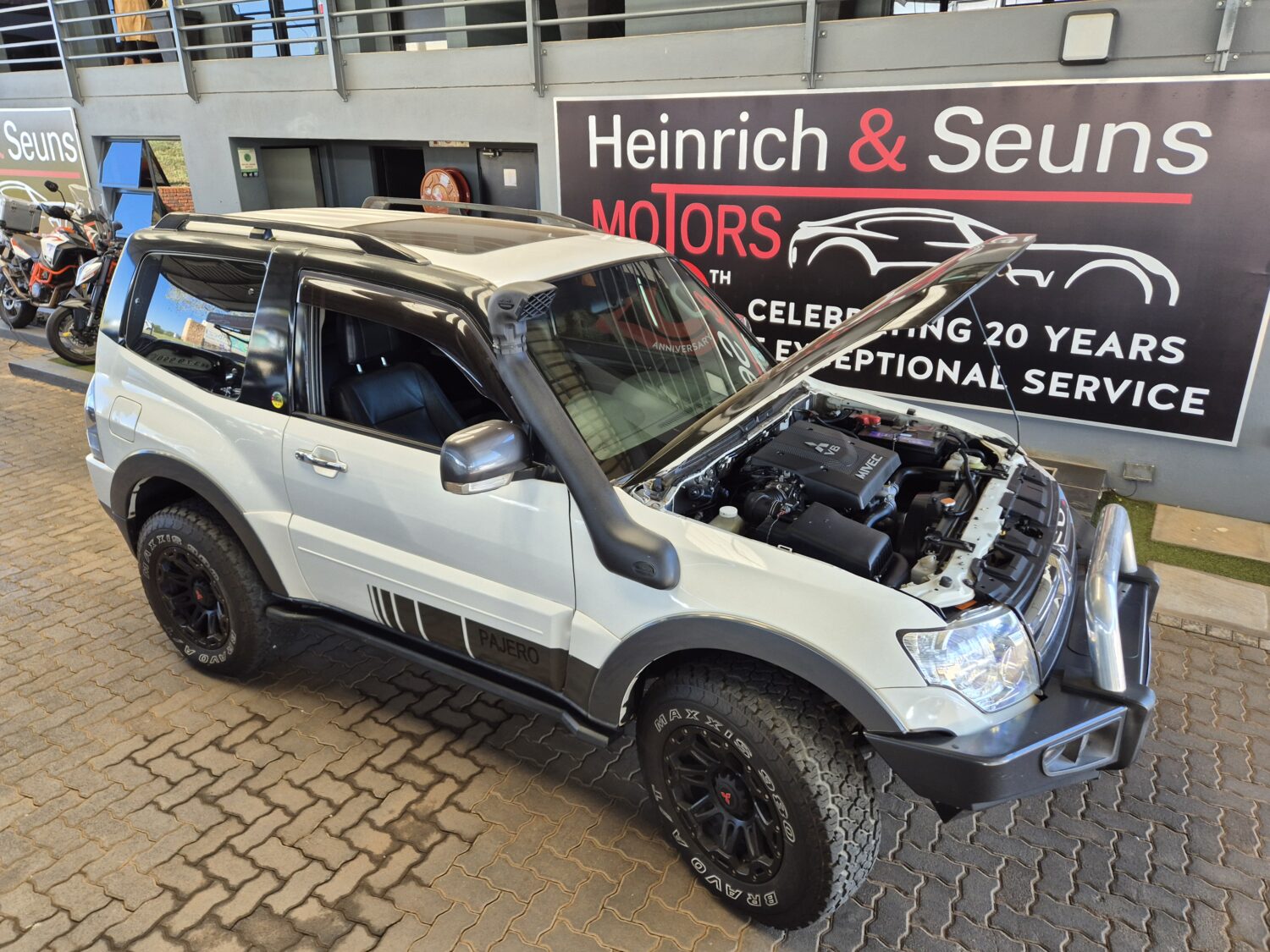 Mitsubishi Pajero 3-Door 3.8 GLS