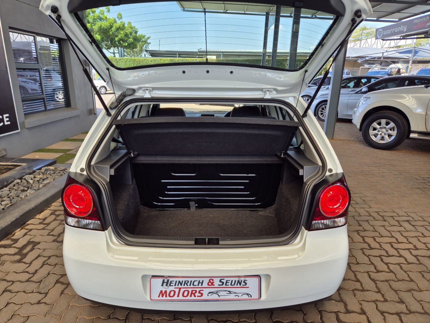 Volkswagen Polo Vivo Hatch 1.4 Trendline Auto