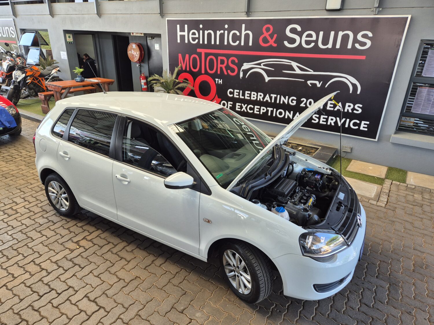 Volkswagen Polo Vivo Hatch 1.4 Trendline Auto
