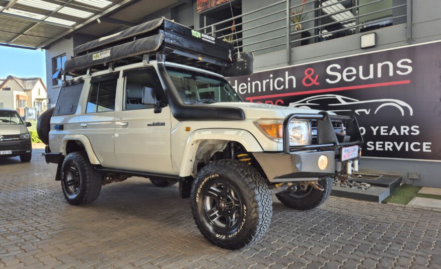 Toyota Land Cruiser 76 4.2D Station Wagon LX