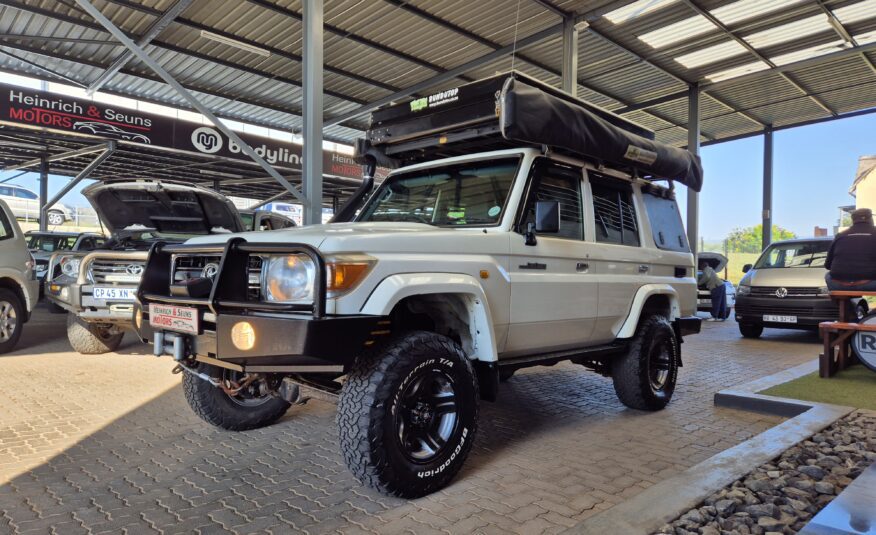 Toyota Land Cruiser 76 4.2D Station Wagon LX