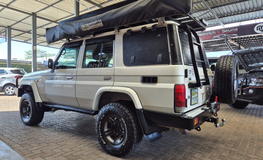 Toyota Land Cruiser 76 4.2D Station Wagon LX