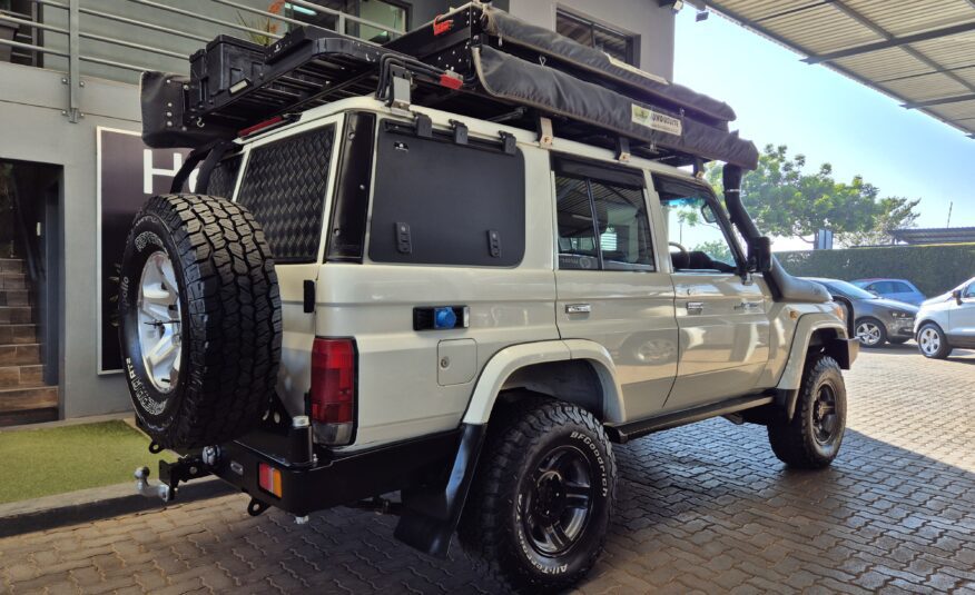 Toyota Land Cruiser 76 4.2D Station Wagon LX