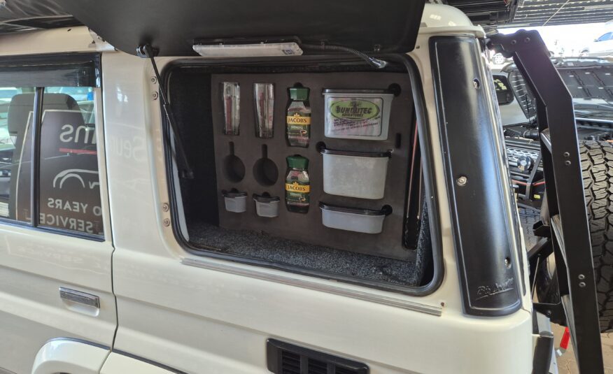 Toyota Land Cruiser 76 4.2D Station Wagon LX