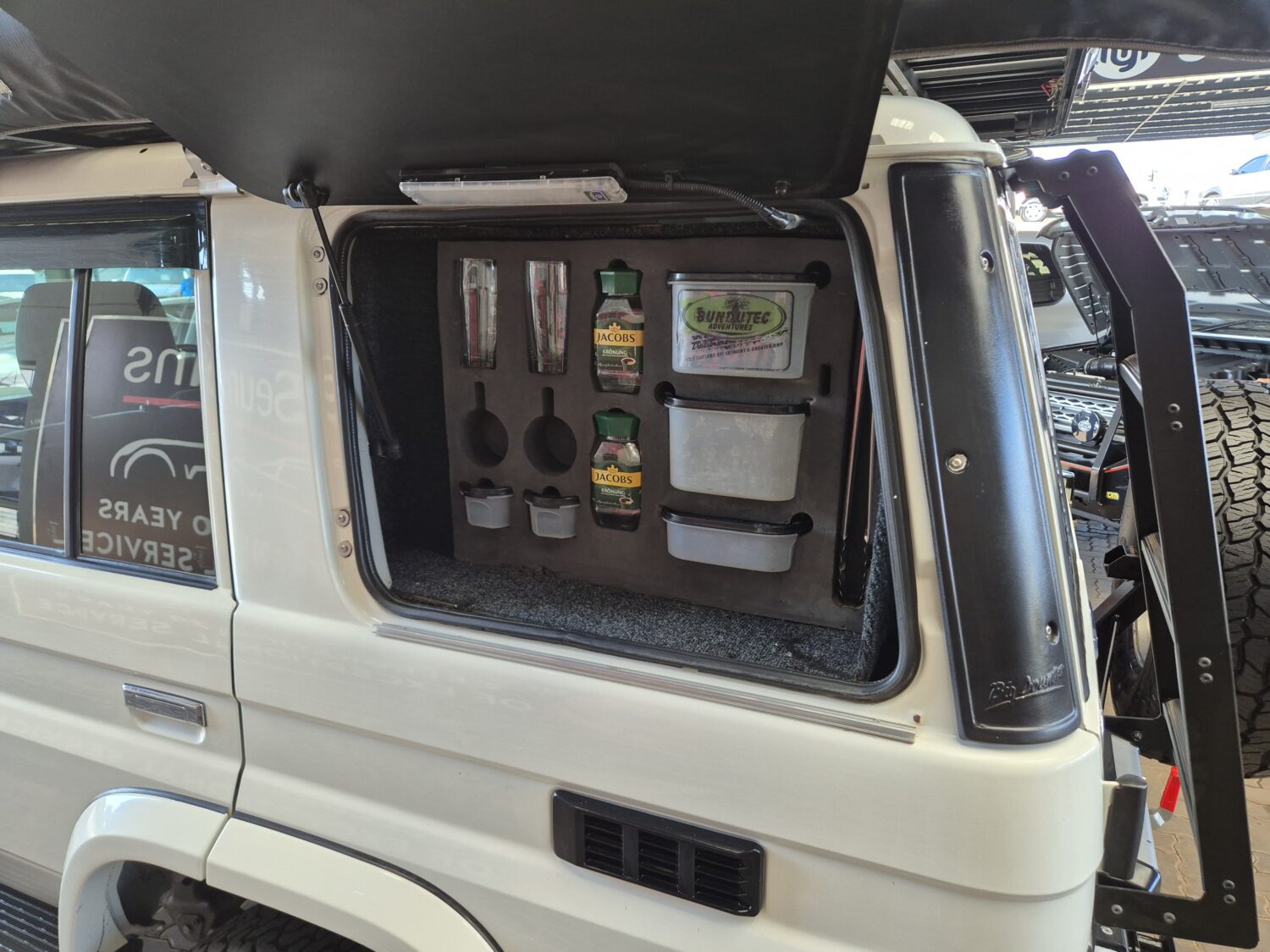 Toyota Land Cruiser 76 4.2D Station Wagon LX