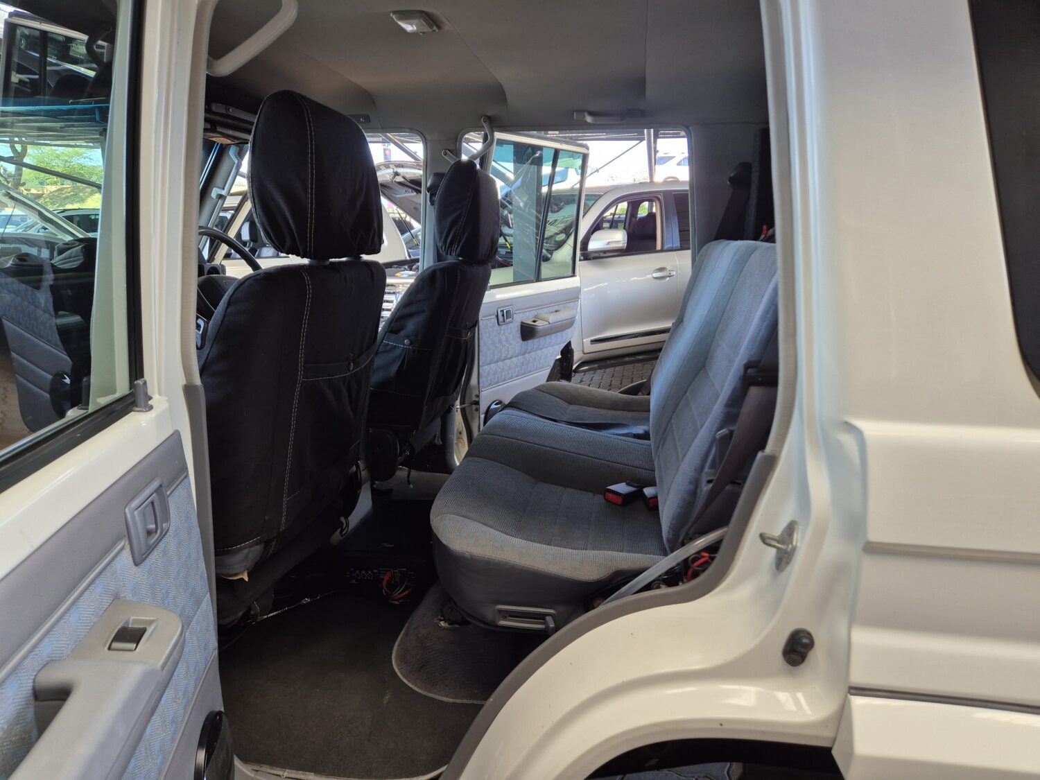 Toyota Land Cruiser 76 4.2D Station Wagon LX