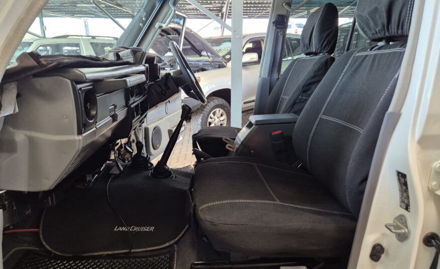 Toyota Land Cruiser 76 4.2D Station Wagon LX