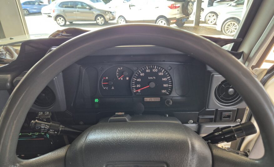 Toyota Land Cruiser 76 4.2D Station Wagon LX