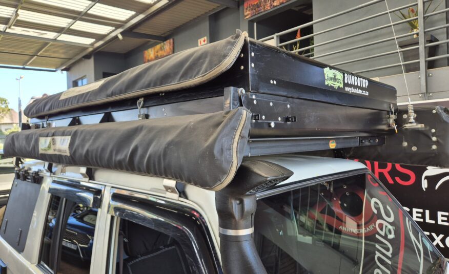Toyota Land Cruiser 76 4.2D Station Wagon LX