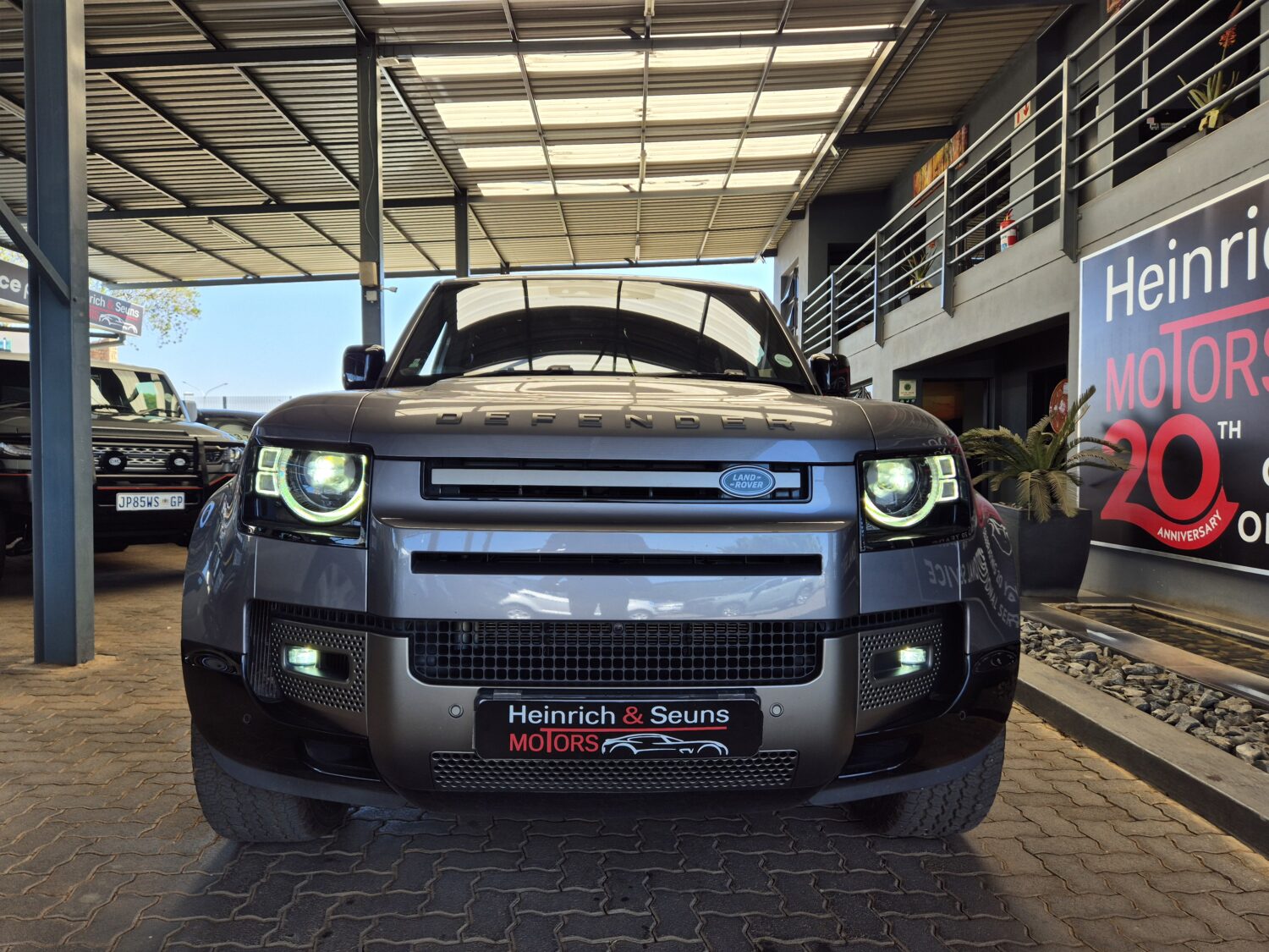 Land Rover Defender 110 D240 X-Dynamic SE