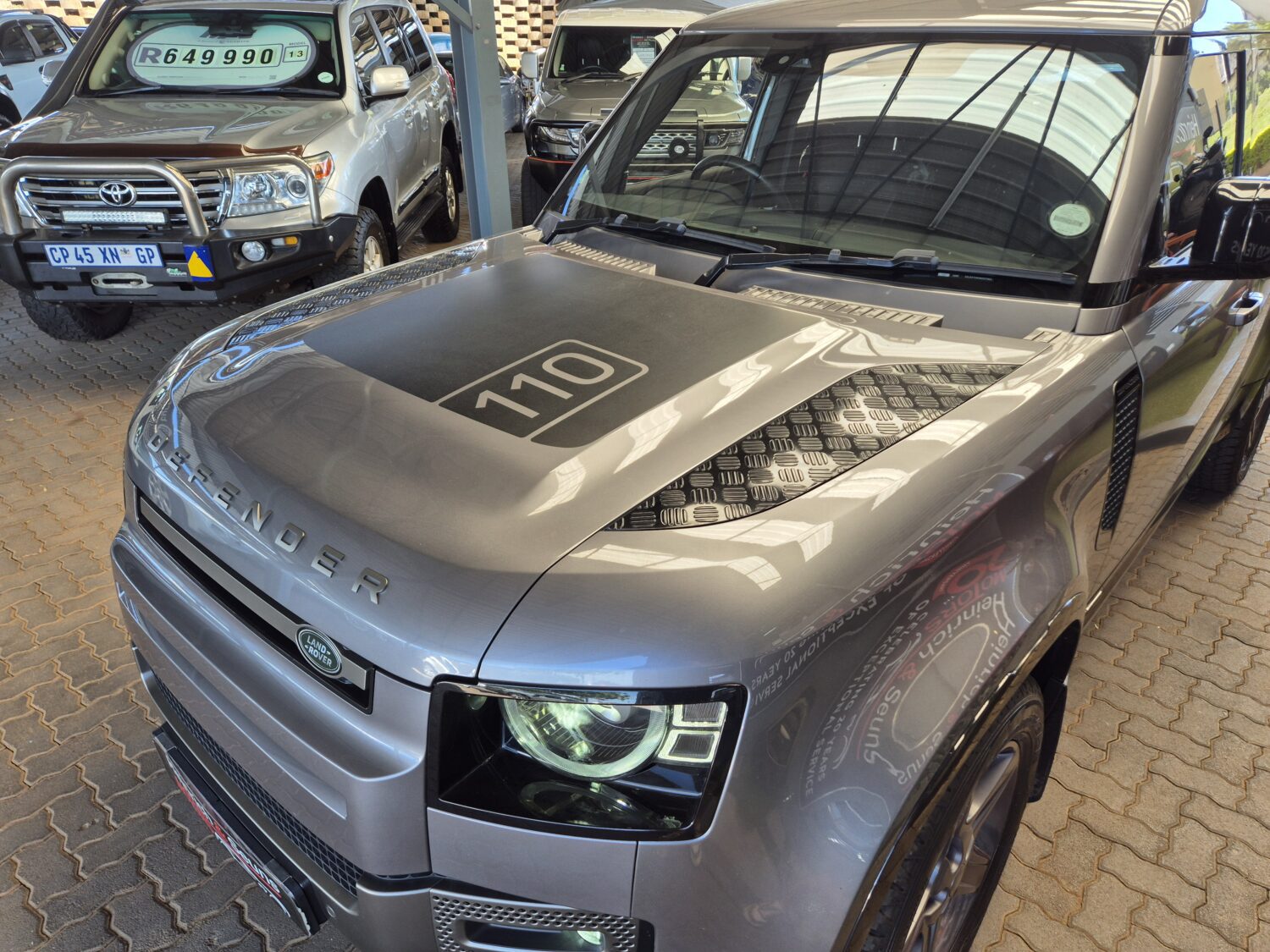 Land Rover Defender 110 D240 X-Dynamic SE