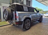 Land Rover Defender 110 D240 X-Dynamic SE