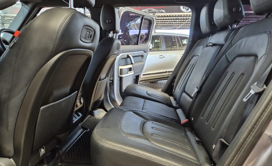 Land Rover Defender 110 D240 X-Dynamic SE