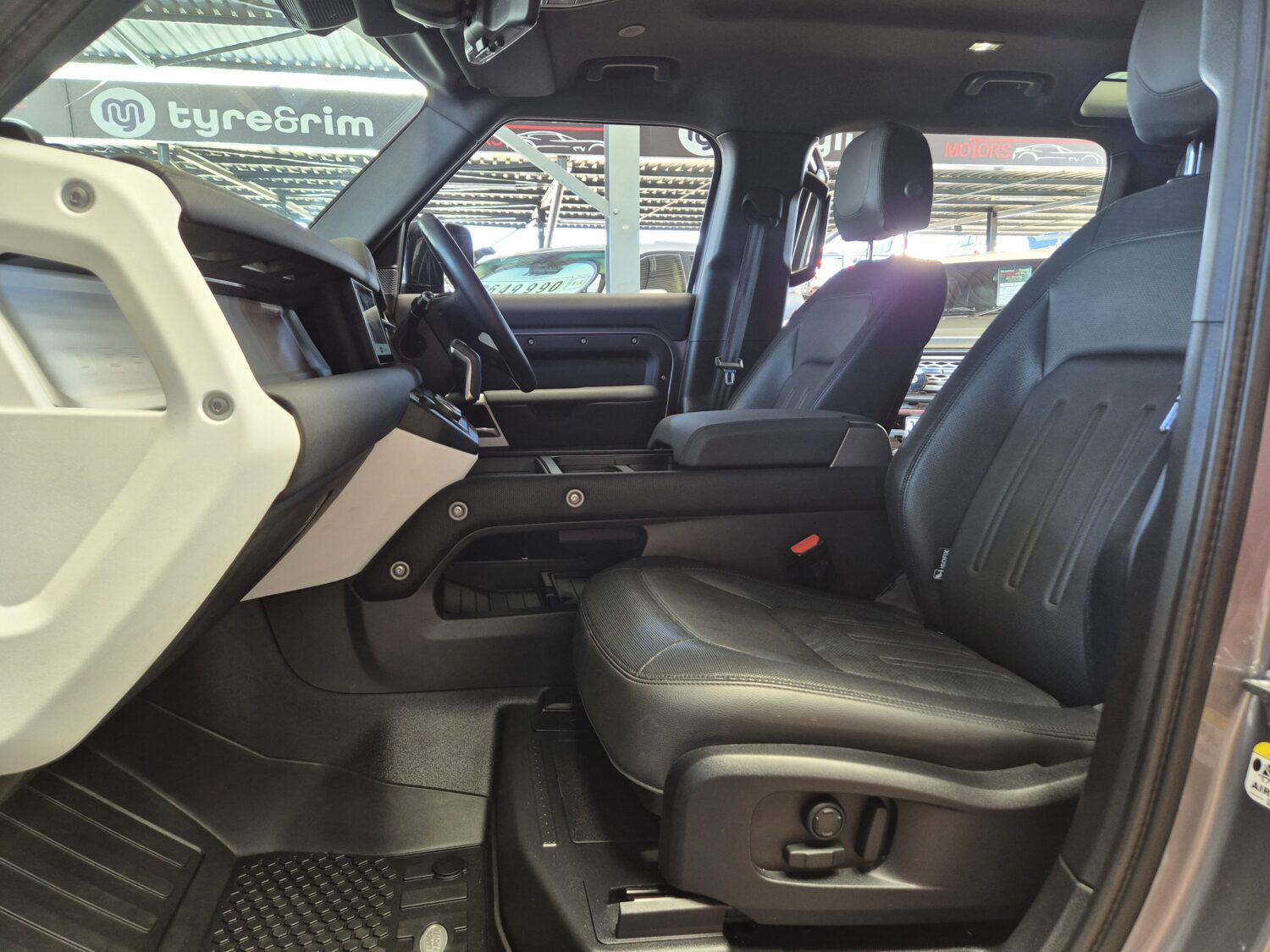 Land Rover Defender 110 D240 X-Dynamic SE