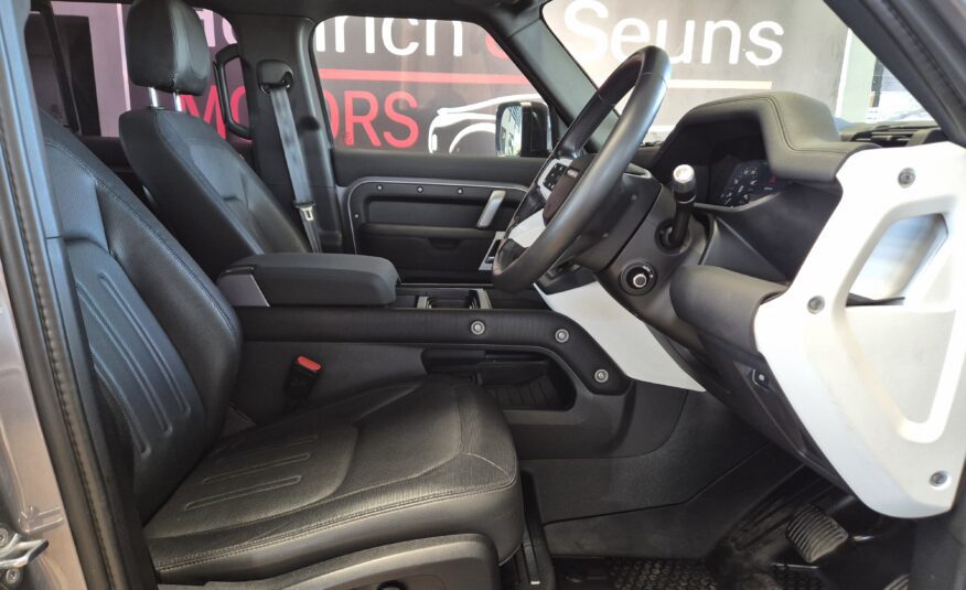 Land Rover Defender 110 D240 X-Dynamic SE