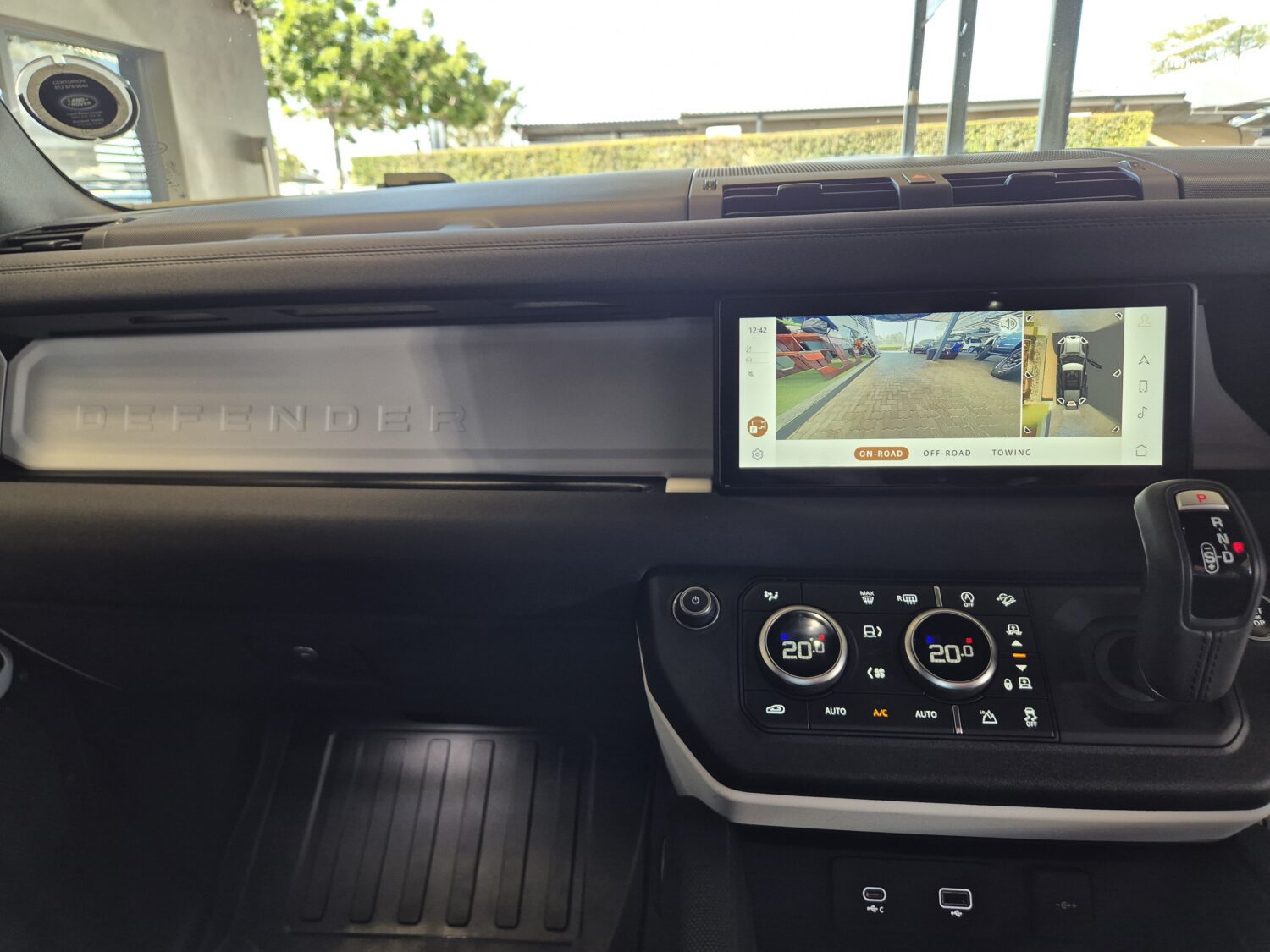 Land Rover Defender 110 D240 X-Dynamic SE