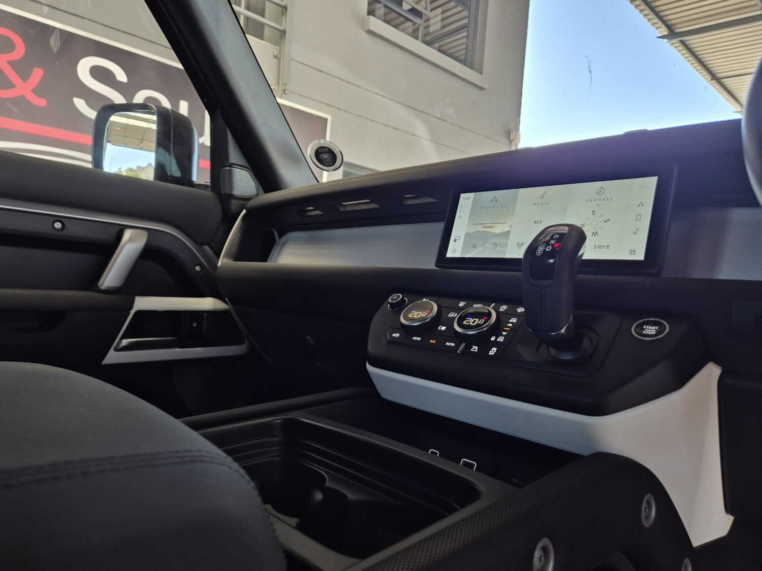 Land Rover Defender 110 D240 X-Dynamic SE