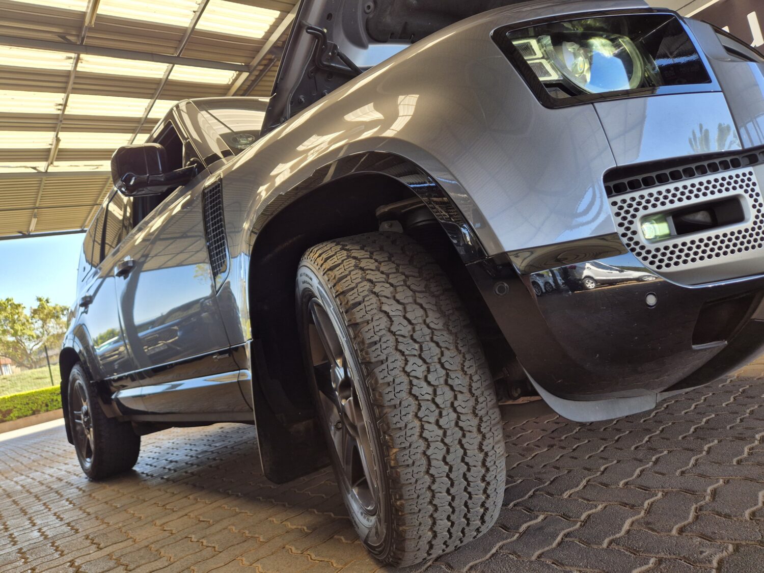 Land Rover Defender 110 D240 X-Dynamic SE