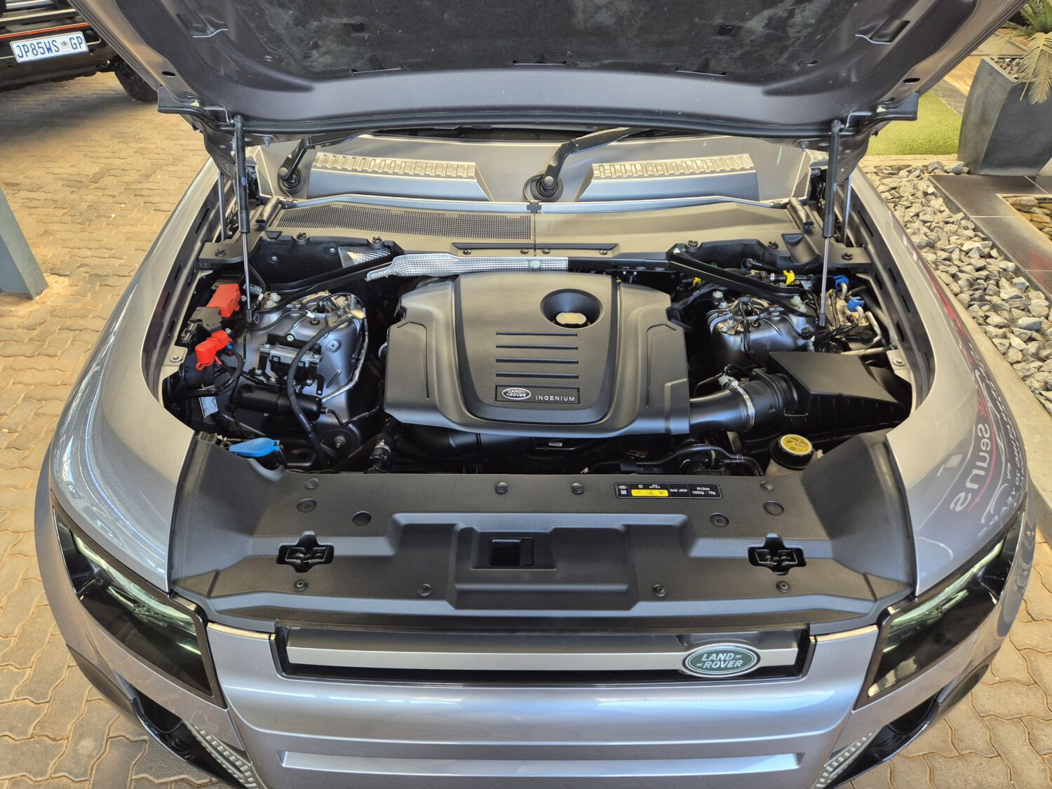 Land Rover Defender 110 D240 X-Dynamic SE