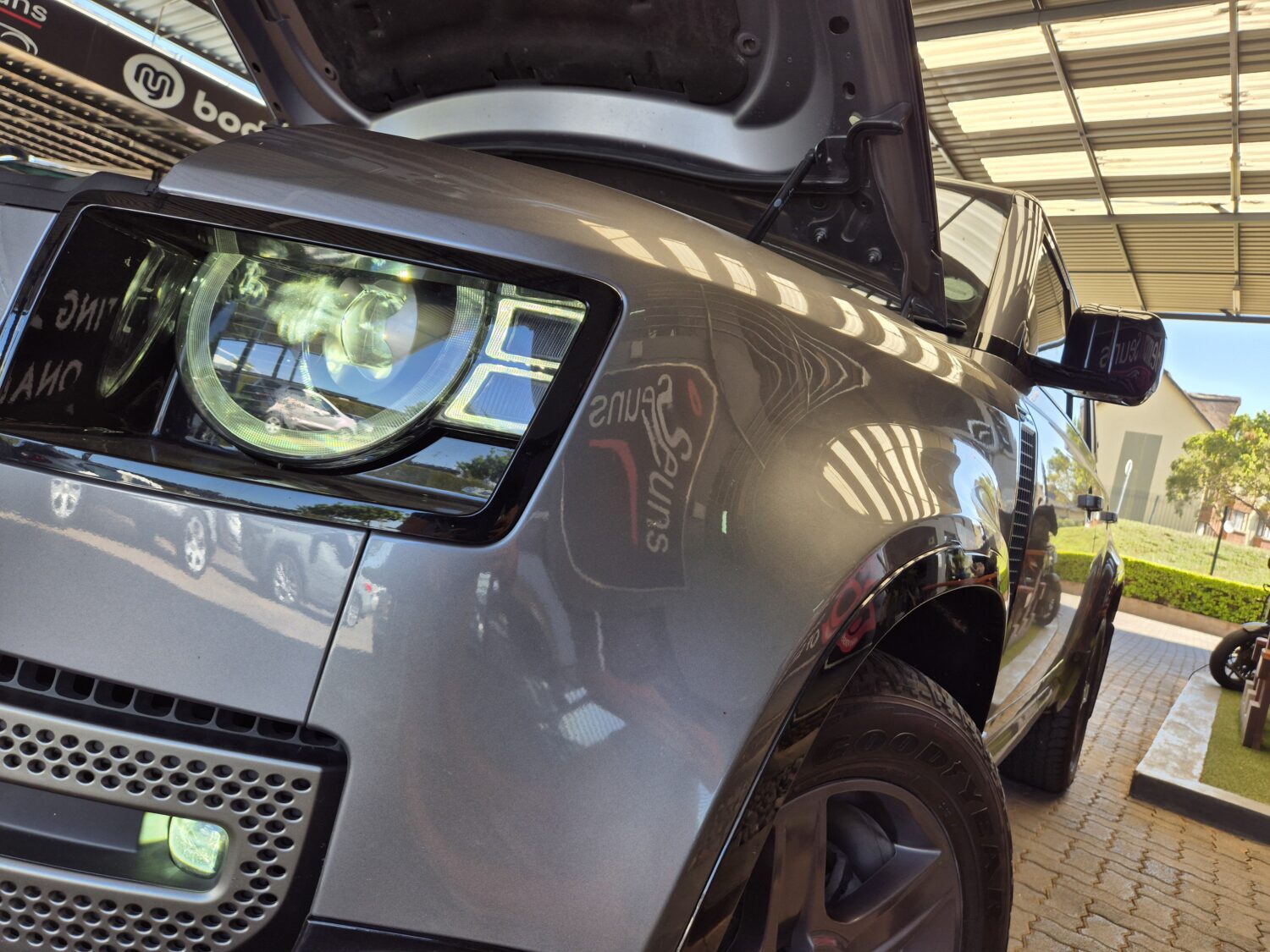 Land Rover Defender 110 D240 X-Dynamic SE