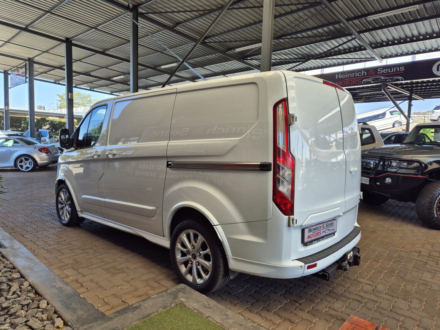 Ford Transit Custom Panel Van 2.2TDCi 114kW SWB Sport