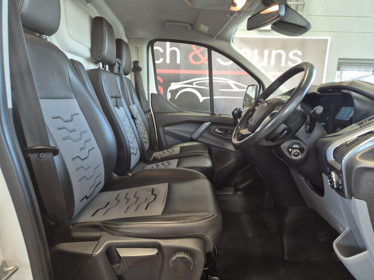 Ford Transit Custom Panel Van 2.2TDCi 114kW SWB Sport