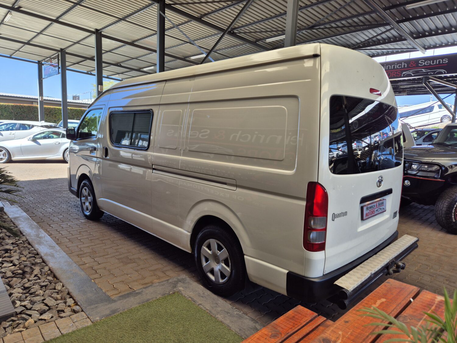Toyota Quantum 2.5D-4D S-Long Panel Van