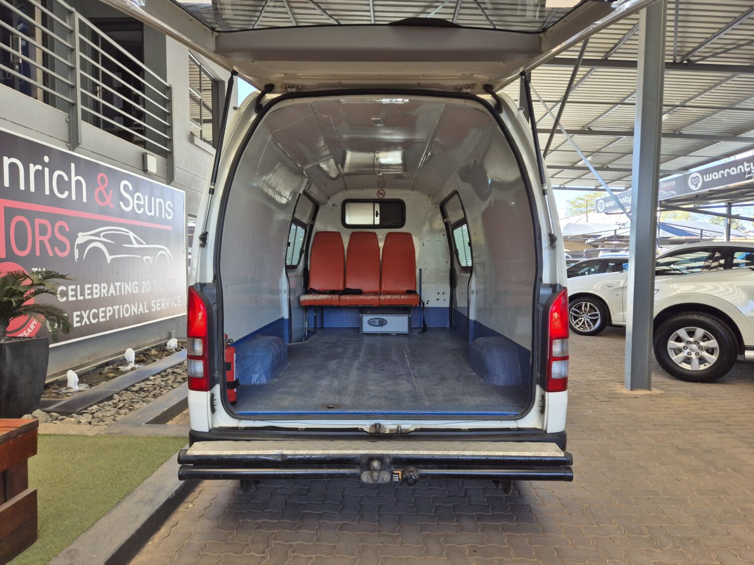 Toyota Quantum 2.5D-4D S-Long Panel Van